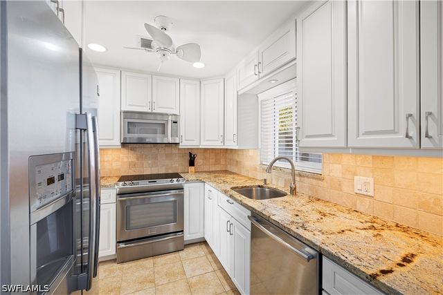 578 Broad AVE S 578, Naples, FL 34102