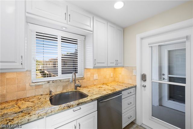 578 Broad AVE S 578, Naples, FL 34102
