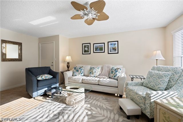 578 Broad AVE S 578, Naples, FL 34102