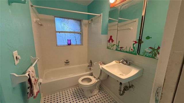 2633 E COMPTON STREET, Orlando, FL 32806