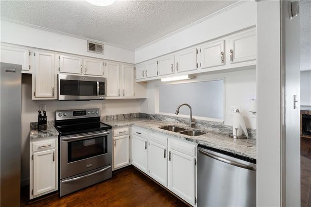 5900 Grelot Road 402, Mobile, AL 36609