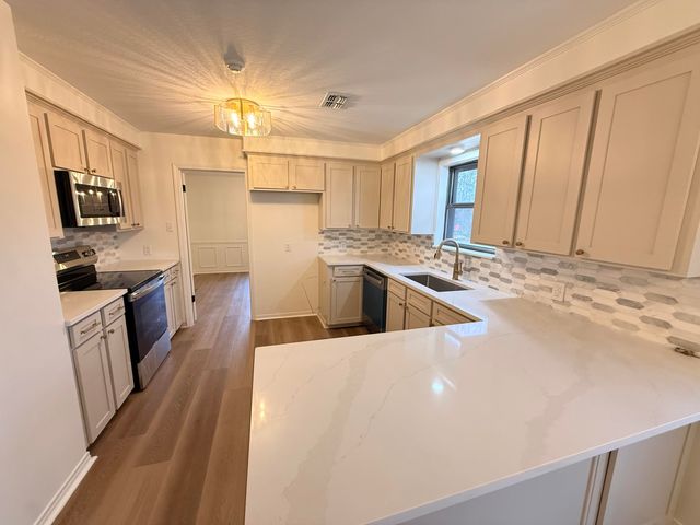 3002 Raphael Dr., Hattiesburg, MS 39402