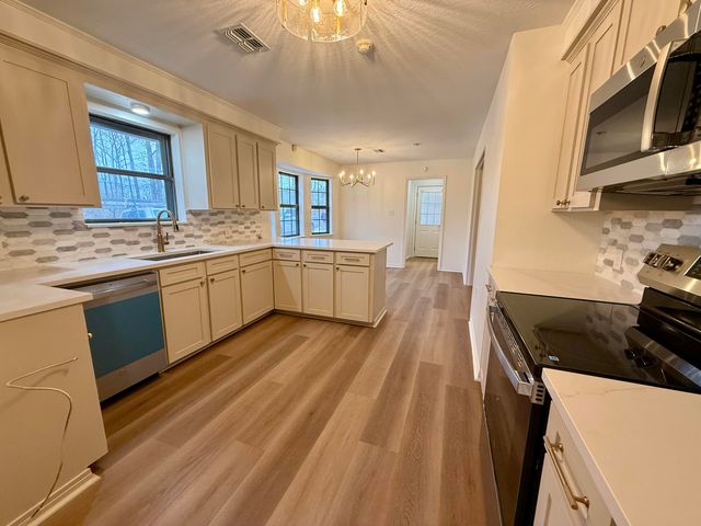 3002 Raphael Dr., Hattiesburg, MS 39402