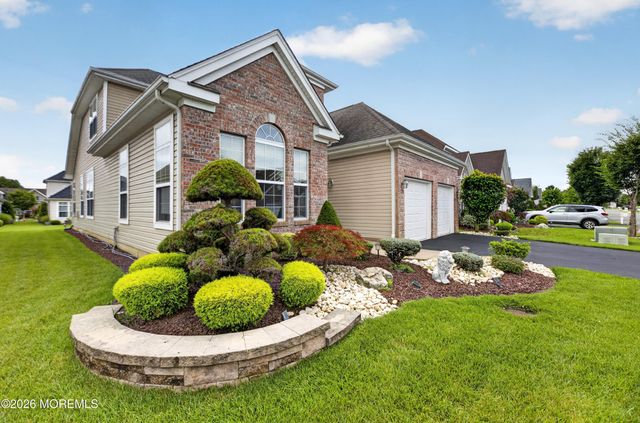 228 Diamond Spring Drive, Monroe, NJ 08831