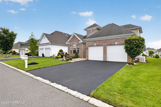 228 Diamond Spring Drive, Monroe, NJ 08831