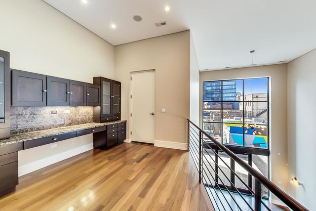 813 W Fulton Market 2, Chicago, IL 60607