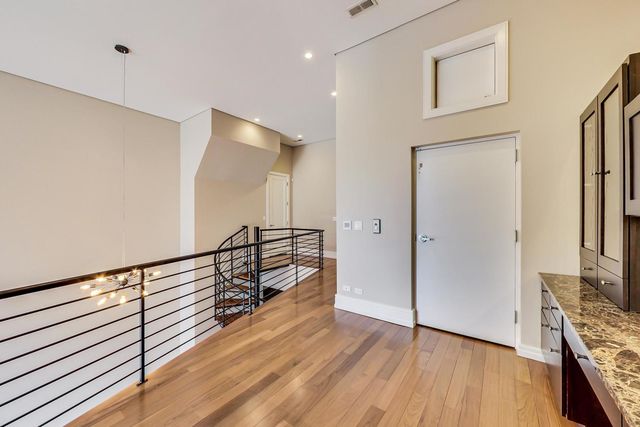 813 W Fulton Market 2, Chicago, IL 60607