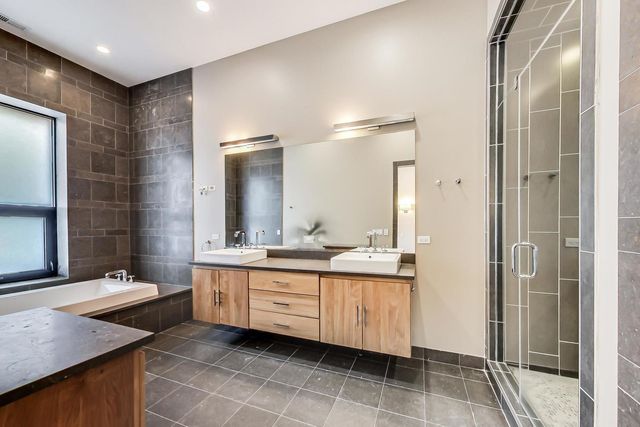 813 W Fulton Market 2, Chicago, IL 60607