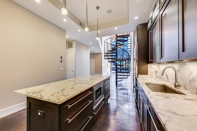 813 W Fulton Market 2, Chicago, IL 60607