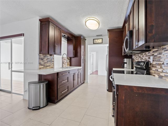 7504 NW 70th Avenue, Tamarac, FL 33321