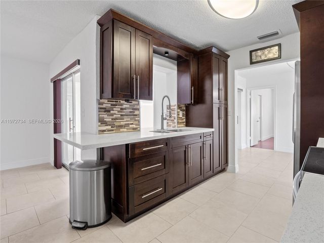 7504 NW 70th Avenue, Tamarac, FL 33321