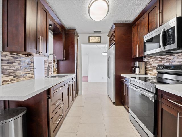 7504 NW 70th Avenue, Tamarac, FL 33321