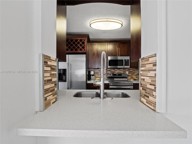 7504 NW 70th Avenue, Tamarac, FL 33321
