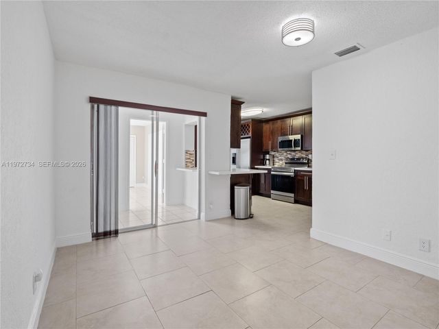 7504 NW 70th Avenue, Tamarac, FL 33321