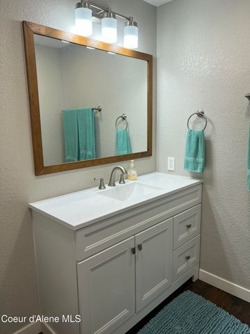 8436 W PARK LOOP, Rathdrum, ID 83858
