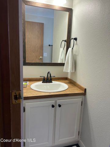 8436 W PARK LOOP, Rathdrum, ID 83858