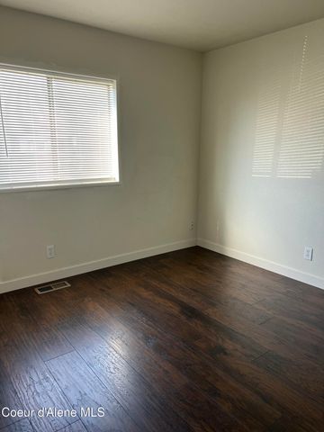 8436 W PARK LOOP, Rathdrum, ID 83858