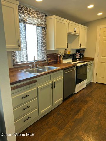 8436 W PARK LOOP, Rathdrum, ID 83858