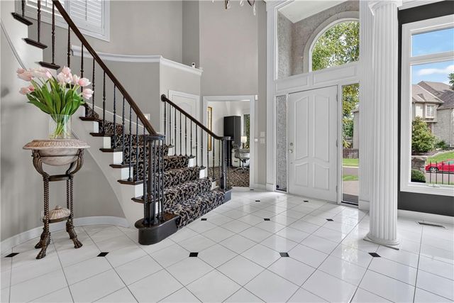 5717 W 128th Terrace, Overland Park, KS 66209