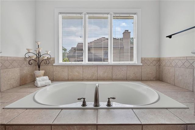 5717 W 128th Terrace, Overland Park, KS 66209