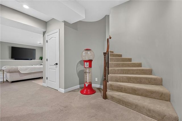 5717 W 128th Terrace, Overland Park, KS 66209