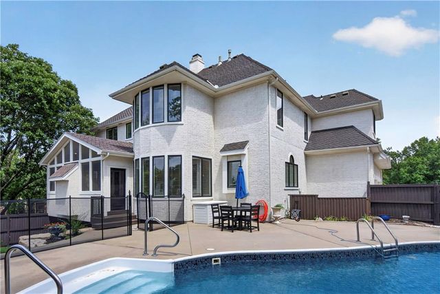 5717 W 128th Terrace, Overland Park, KS 66209