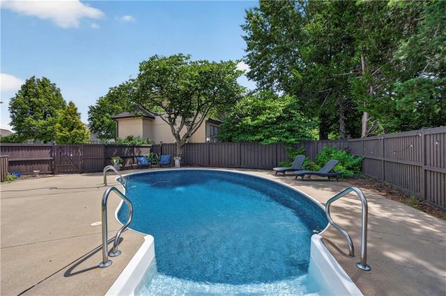5717 W 128th Terrace, Overland Park, KS 66209