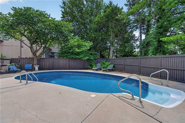 5717 W 128th Terrace, Overland Park, KS 66209