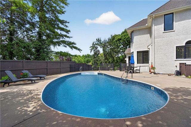 5717 W 128th Terrace, Overland Park, KS 66209