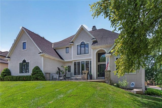 5717 W 128th Terrace, Overland Park, KS 66209