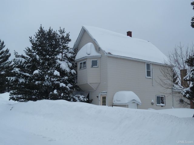 46 Stanton Avenue, South Range, MI 49963