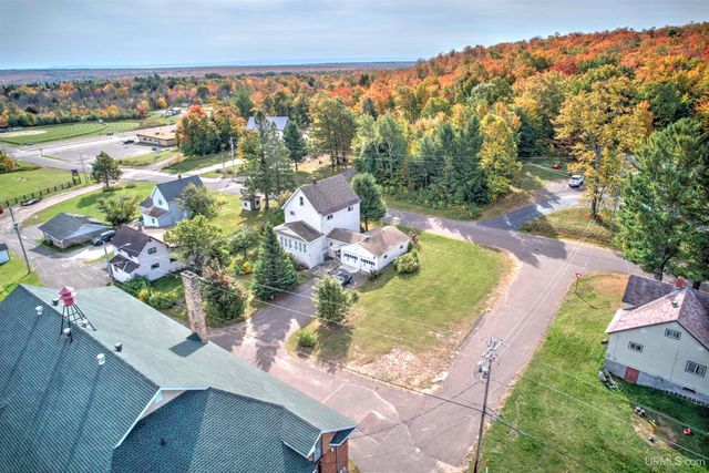 46 Stanton Avenue, South Range, MI 49963