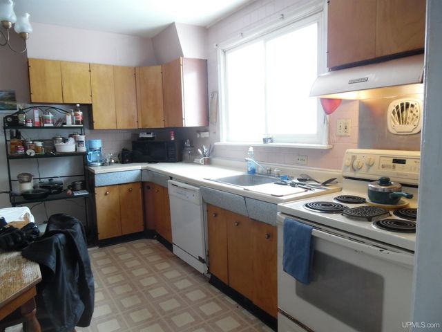 46 Stanton Avenue, South Range, MI 49963