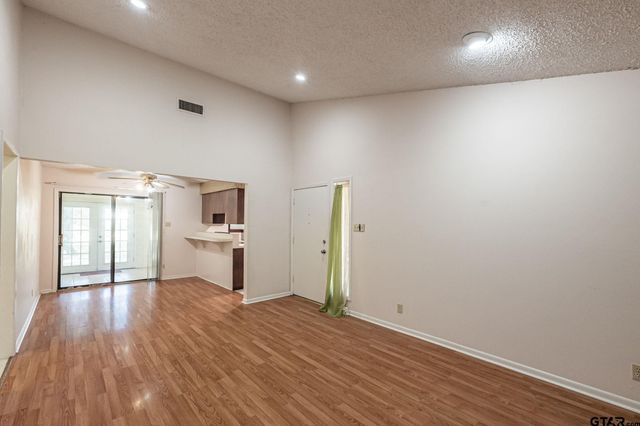 404 Hillcreek St, Whitehouse, TX 75791