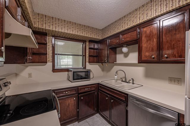 404 Hillcreek St, Whitehouse, TX 75791
