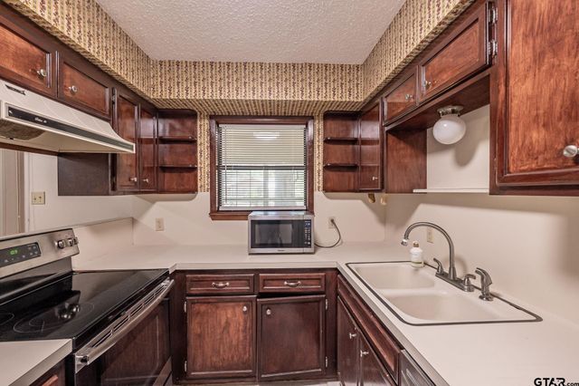 404 Hillcreek St, Whitehouse, TX 75791