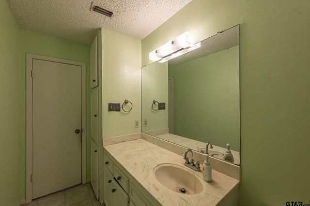 404 Hillcreek St, Whitehouse, TX 75791