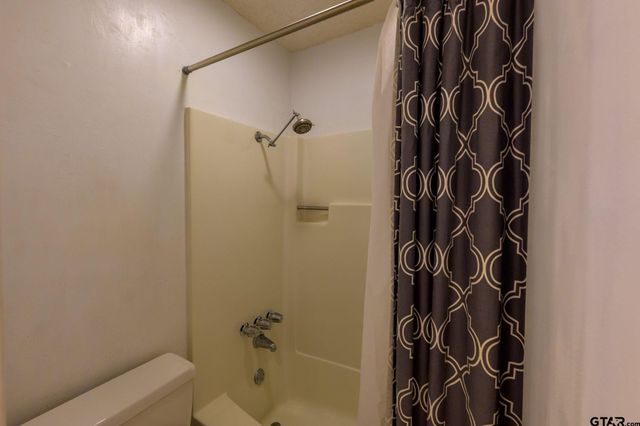 404 Hillcreek St, Whitehouse, TX 75791