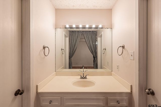 404 Hillcreek St, Whitehouse, TX 75791