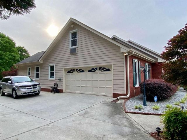 2822 Green Road, Loganville, GA 30052
