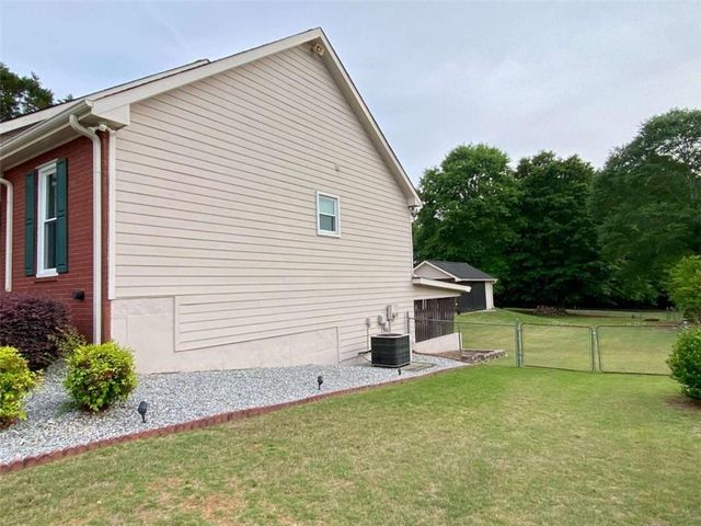 2822 Green Road, Loganville, GA 30052