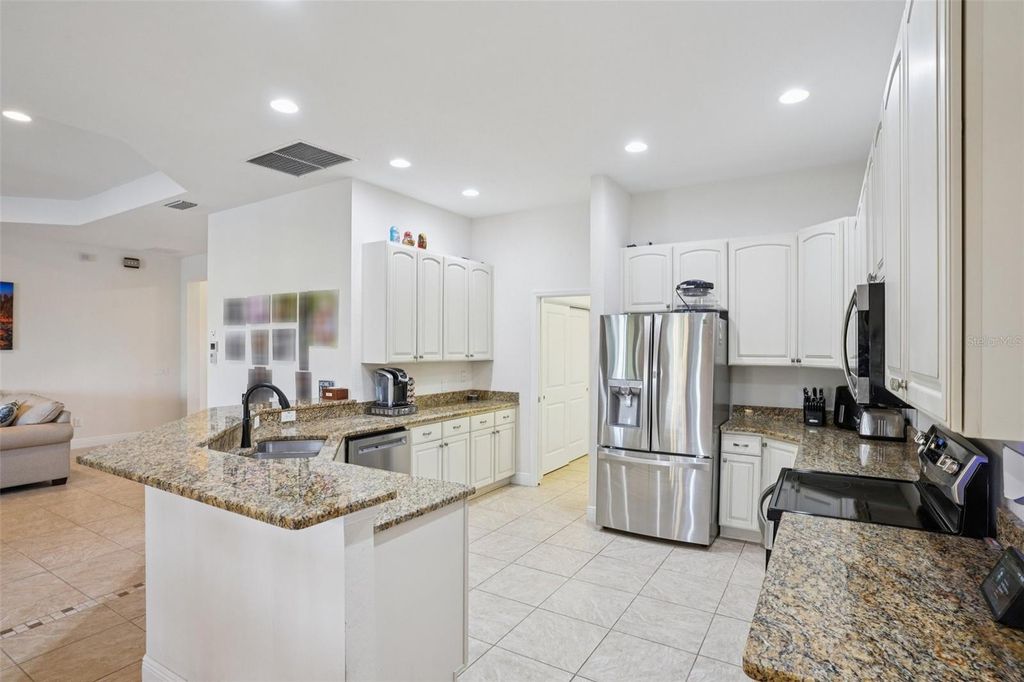 Image 12 of property listing at 10144 LAKE MIONA WAY, Oxford, FL 34484