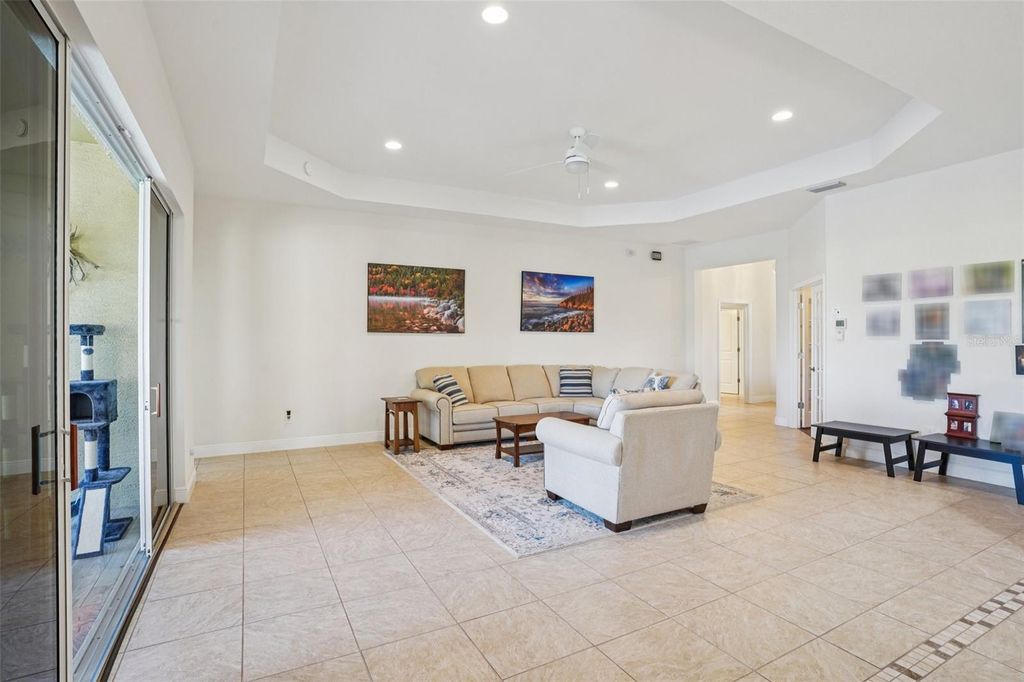 Image 17 of property listing at 10144 LAKE MIONA WAY, Oxford, FL 34484