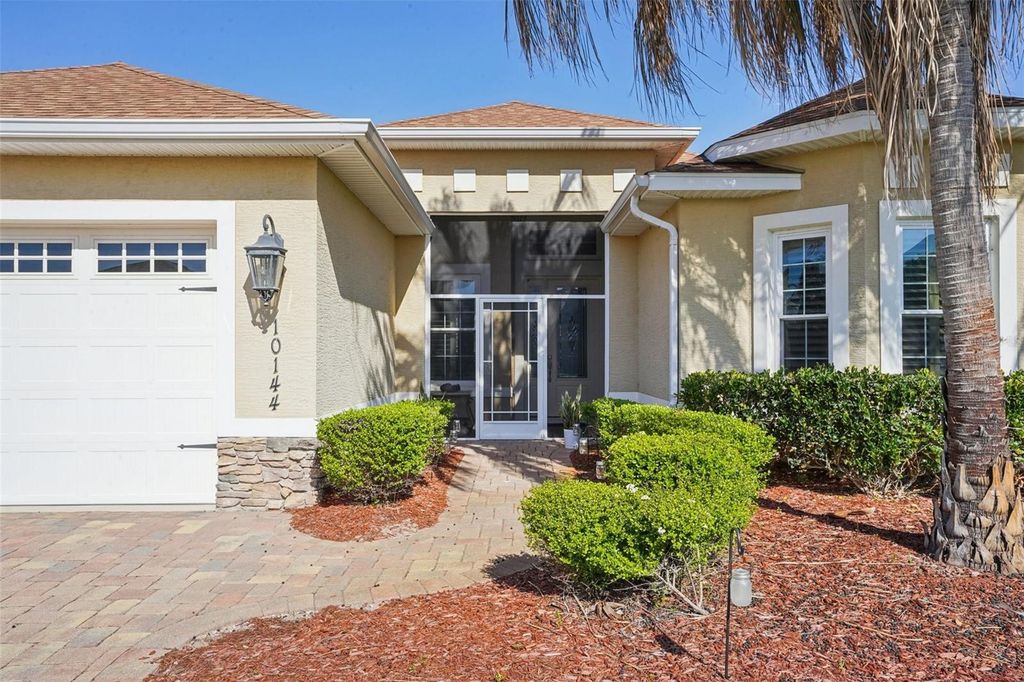 Image 3 of property listing at 10144 LAKE MIONA WAY, Oxford, FL 34484