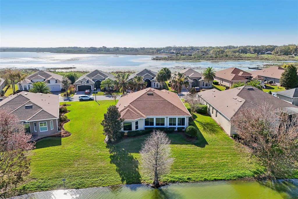 Image 40 of property listing at 10144 LAKE MIONA WAY, Oxford, FL 34484