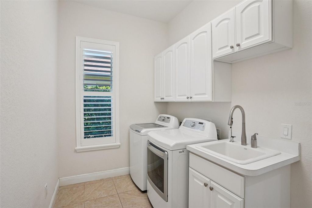 Image 54 of property listing at 10144 LAKE MIONA WAY, Oxford, FL 34484