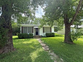 424 Burns ST, Lexington, TX 78947