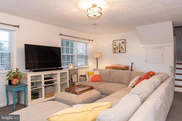 402 DODD DR NW, Leesburg, VA 20176