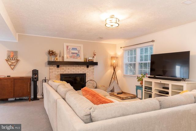 402 DODD DR NW, Leesburg, VA 20176