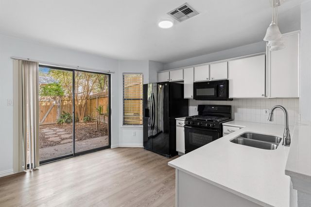 11901 Swearingen DR 110, Austin, TX 78758